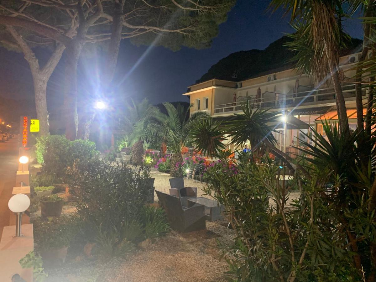 Logis Hotel Restaurant Le Kalliste 히에레 외부 사진